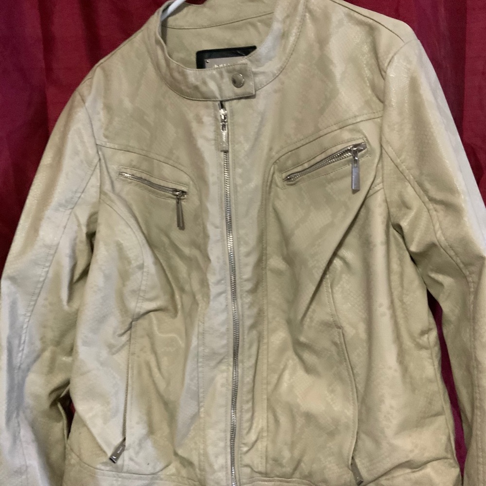 Jacket - Picture 5 of 5